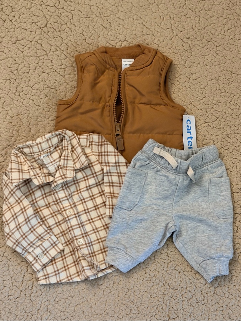 π New Carter's baby boy 3-piece setπ - Picture 2 of 5